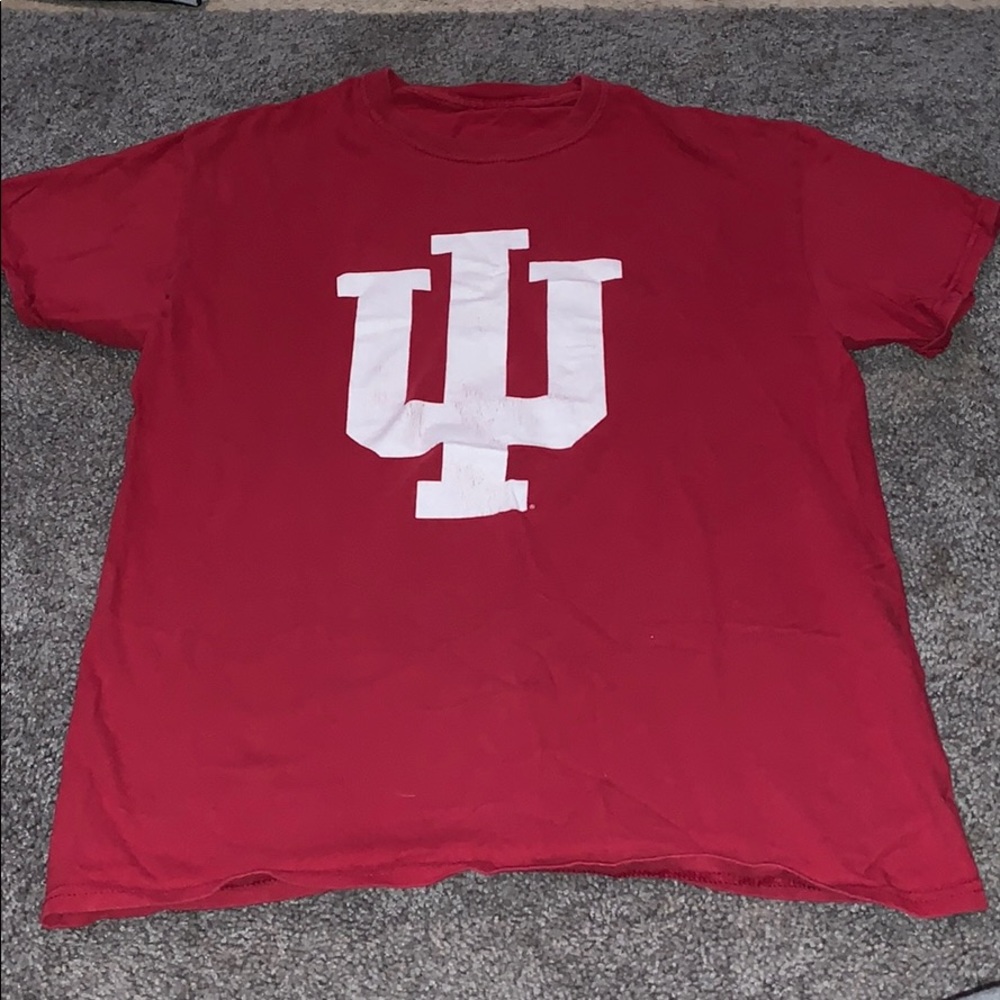 Men’s IU tshirt.